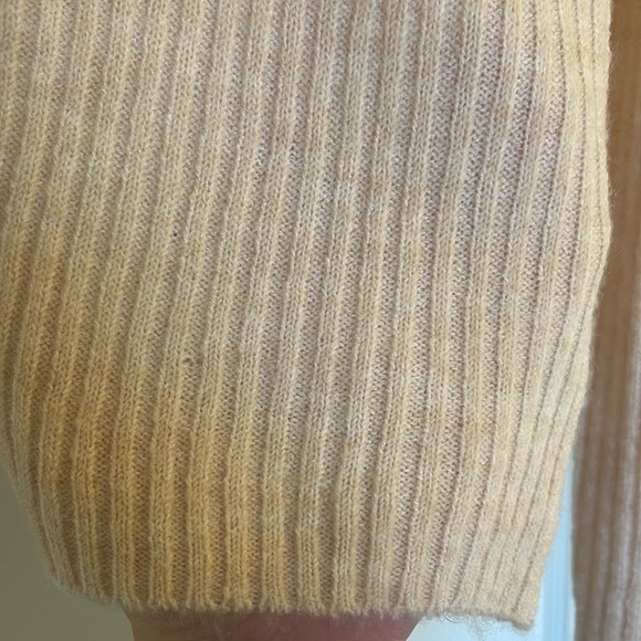 cream colour knitted sweater - Picture 2 of 2